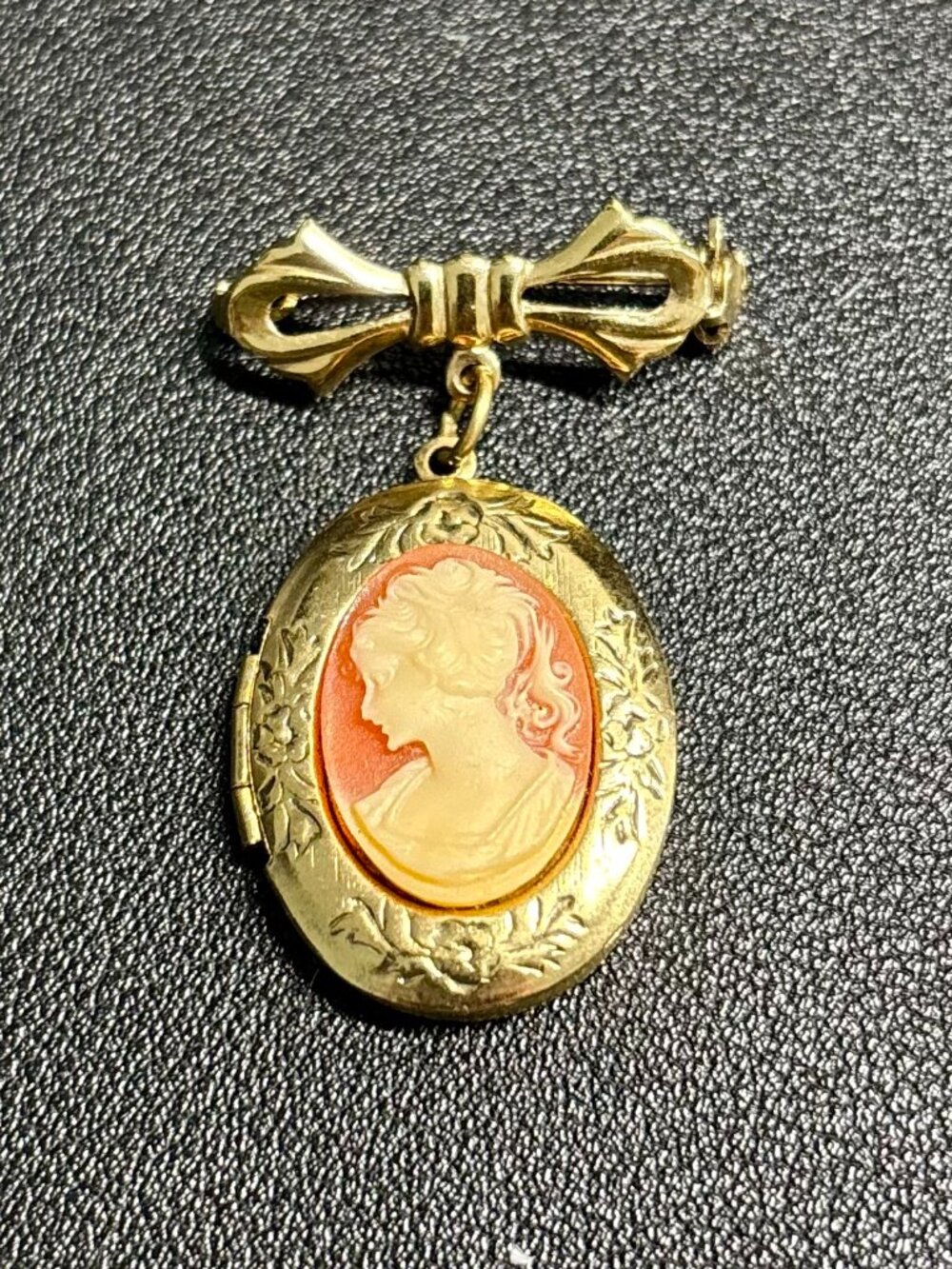 Vintage Cameo Photo Locket Brooch Gold Tone Bow Floral Oval Victorian Style